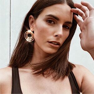 New! Gold Circle Loop Statement Earrings (3006) NWOT